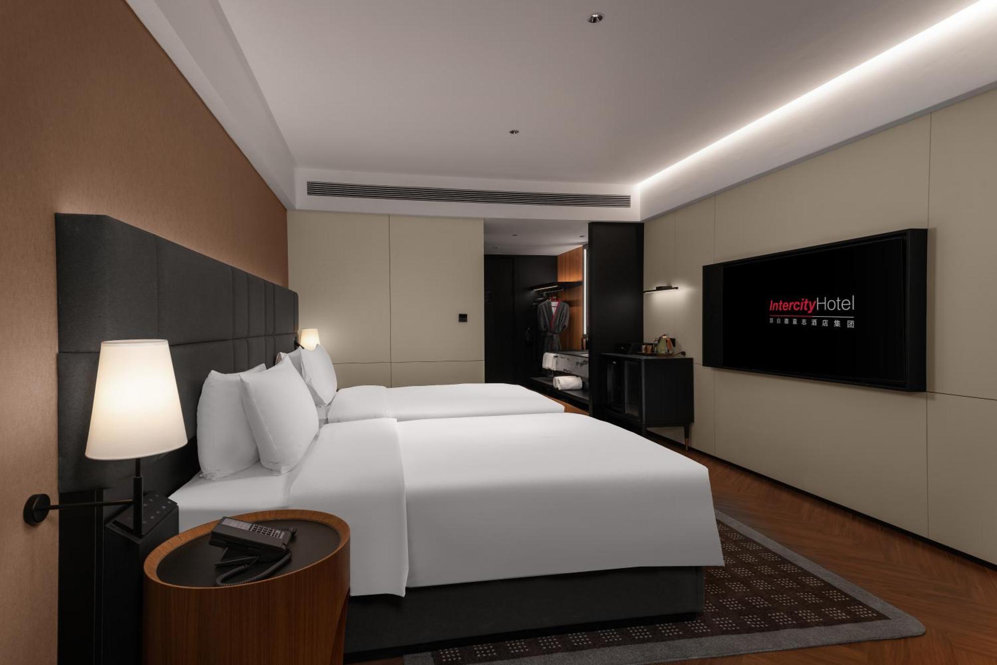 Intercity Hotel Guangzhou South Railway Station - Free Minibar Including Erdinger Weissbier מראה חיצוני תמונה