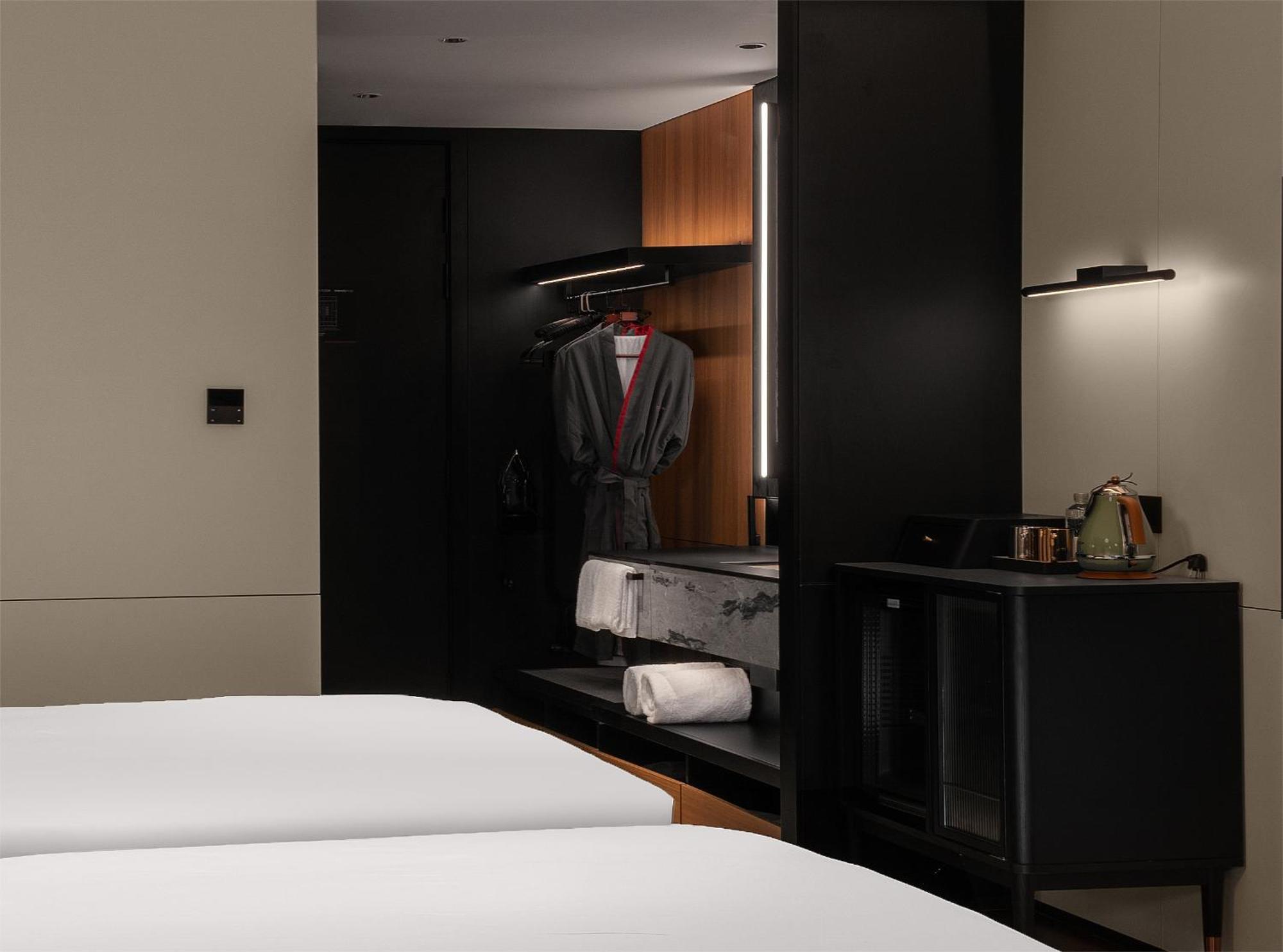 Intercity Hotel Guangzhou South Railway Station - Free Minibar Including Erdinger Weissbier מראה חיצוני תמונה